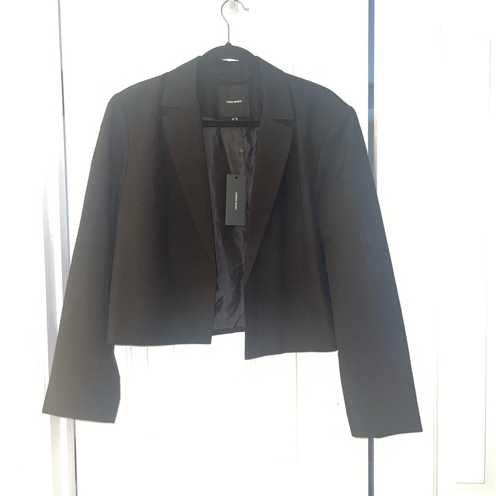 NWT Black Women's cropped Blazer